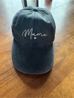“Mama” hat